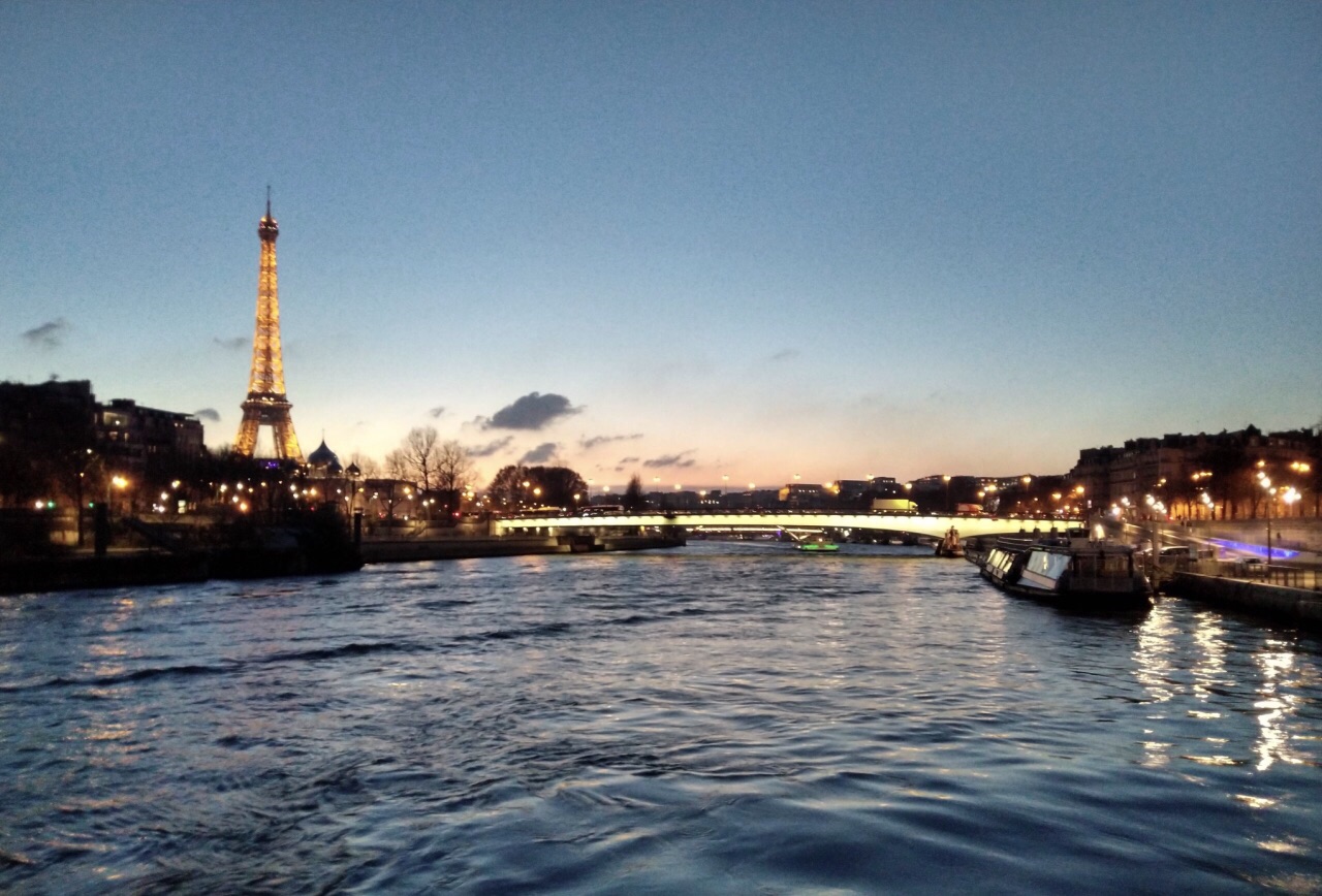 巴黎塞纳河的奥运梦：在泥泞与清澈之间